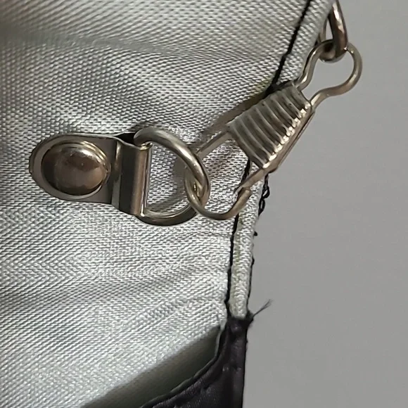 CHI SMART BLACK QUILTED PURSE - Picture 5 of 5